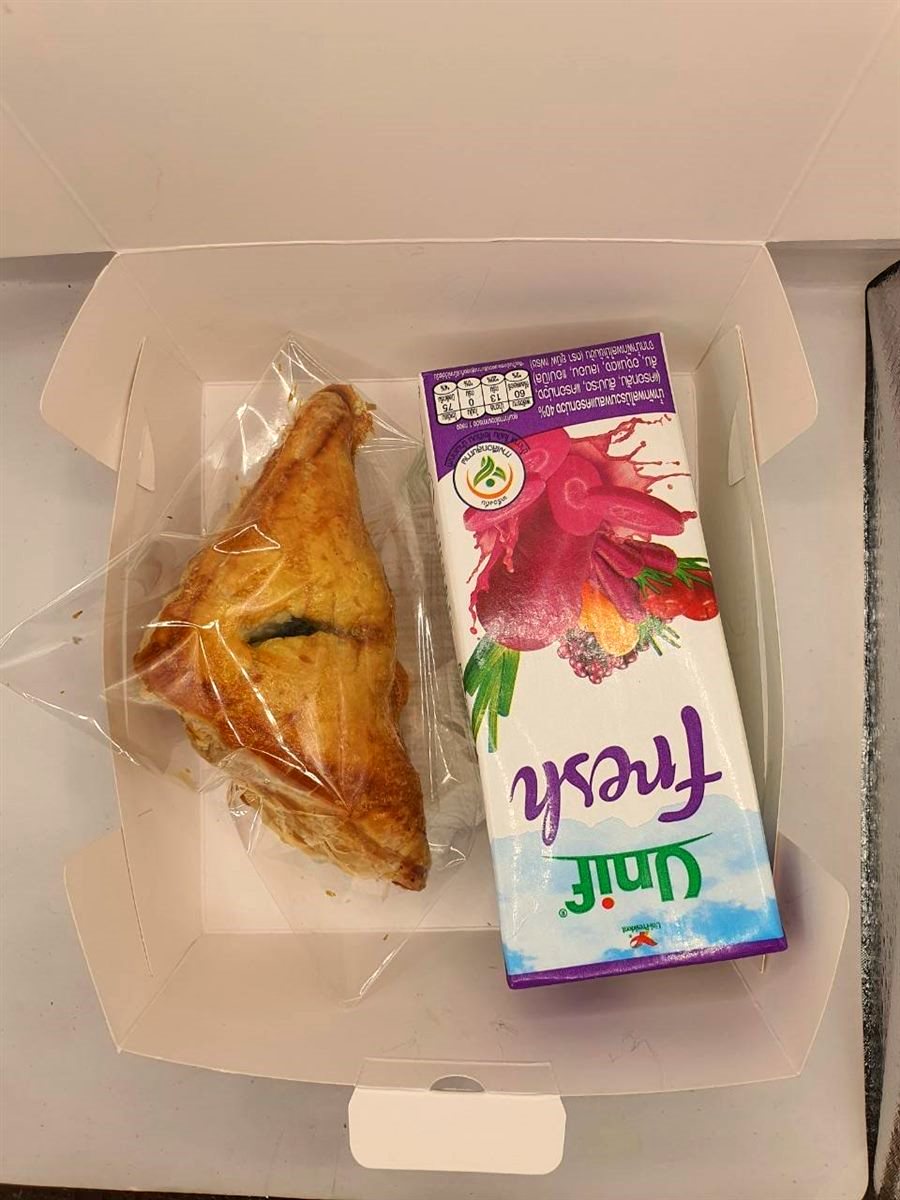 กล่องเบรกพายกับน้ำผลไม้